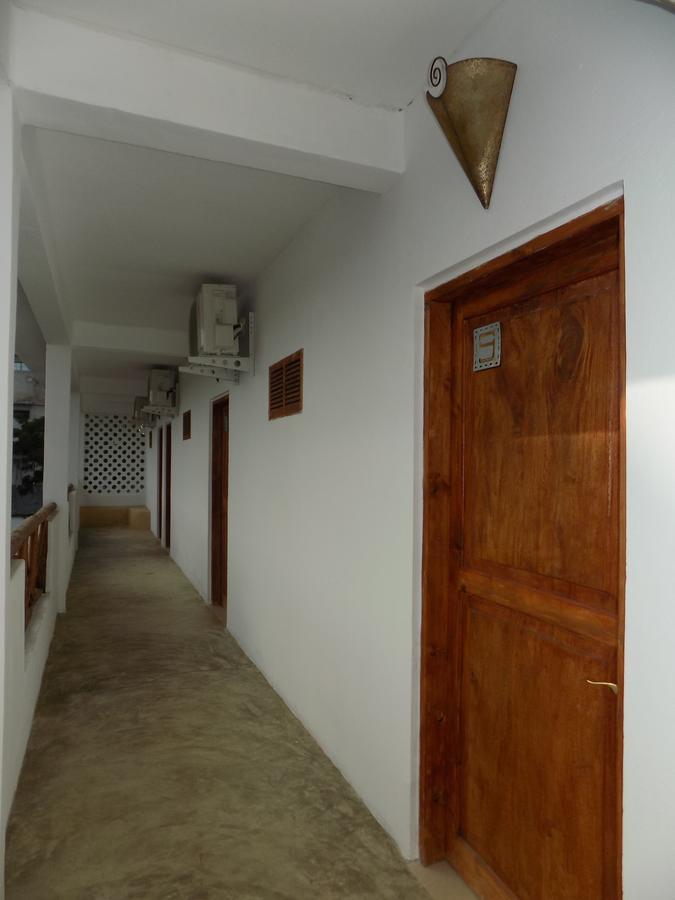 27 Cafe Zanzibar Airport Hotel Exterior photo